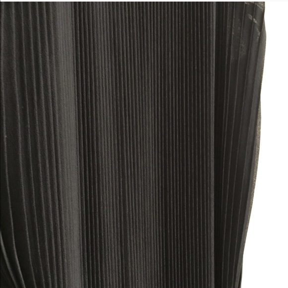 NWOT 🐞F21 Black Pleated Dress - Picture 2 of 5